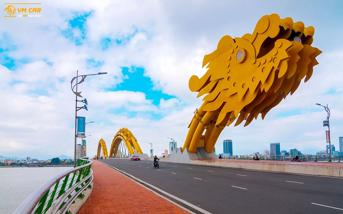 Must do things in Da Nang: Dragon Bridge