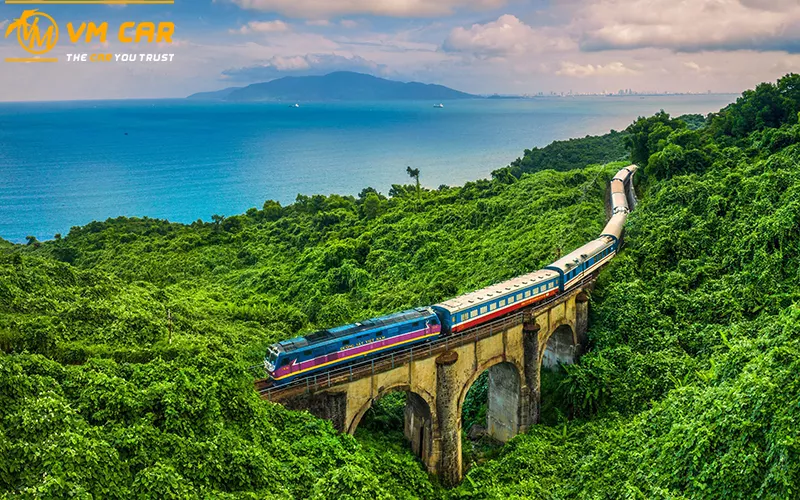 Train Danang to Hue