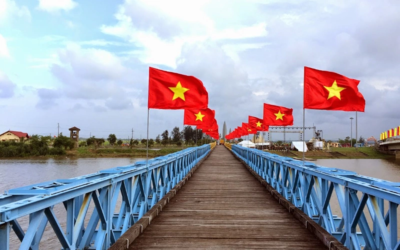 Hien Luong Bridge