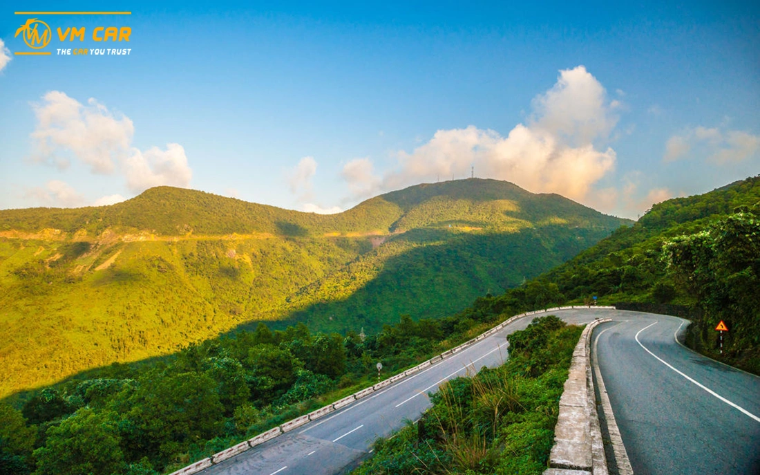 U-turn on Hai Van Pass