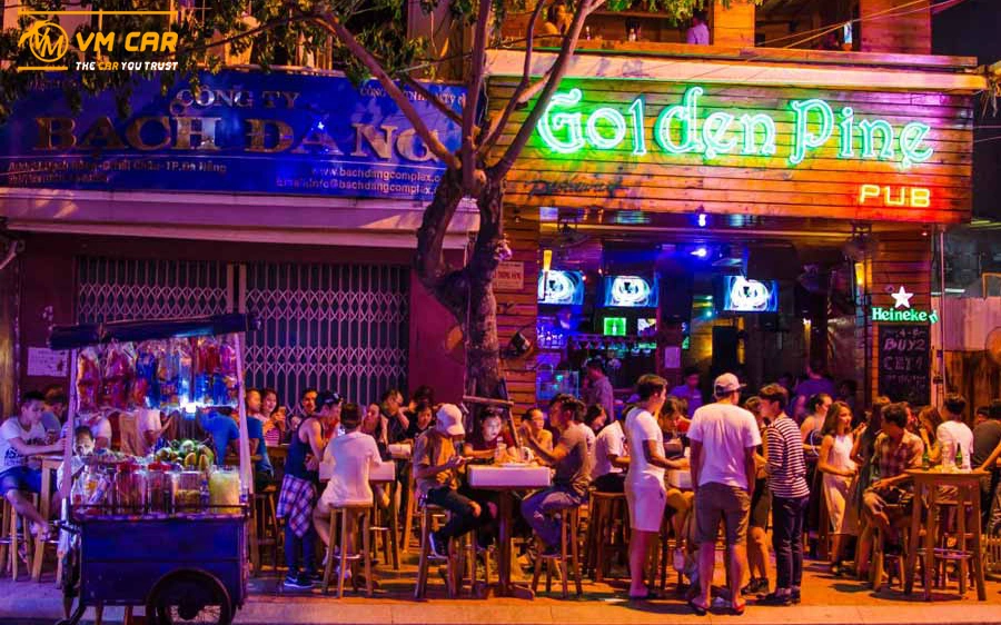 The vibrant atmosphere of Da Nang at night