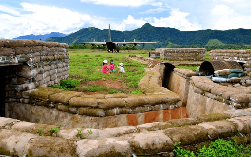 Hue to Vinh Moc tunnel by car