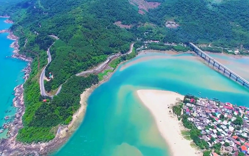 Hue To My Son To Hoi An By Car 11 Hue to Hoi An with My Son