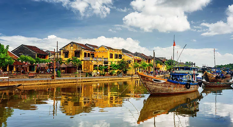 chan may port to hoi an by car
