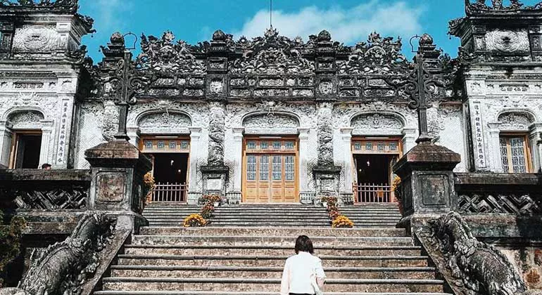 visit khai dinh tomb