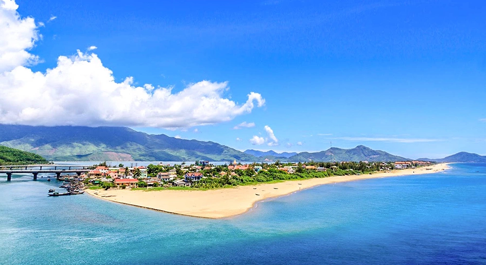 Da Nang to Bach Ma to Hue private car