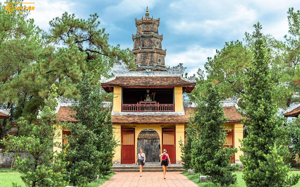 Hue city private tour with Thien Mu Pagoda