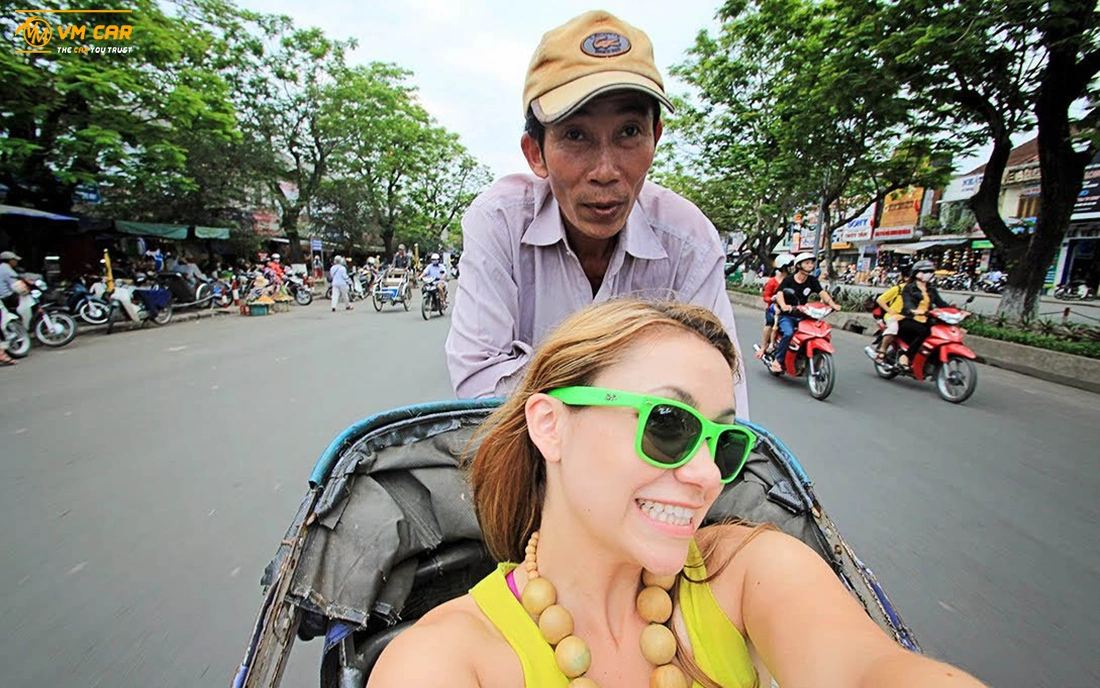 Hue street food by cyclo tour