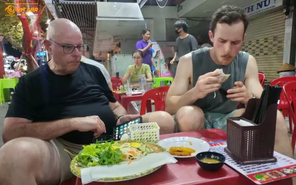 Hue street food tour by cyclo with Banh Khoai