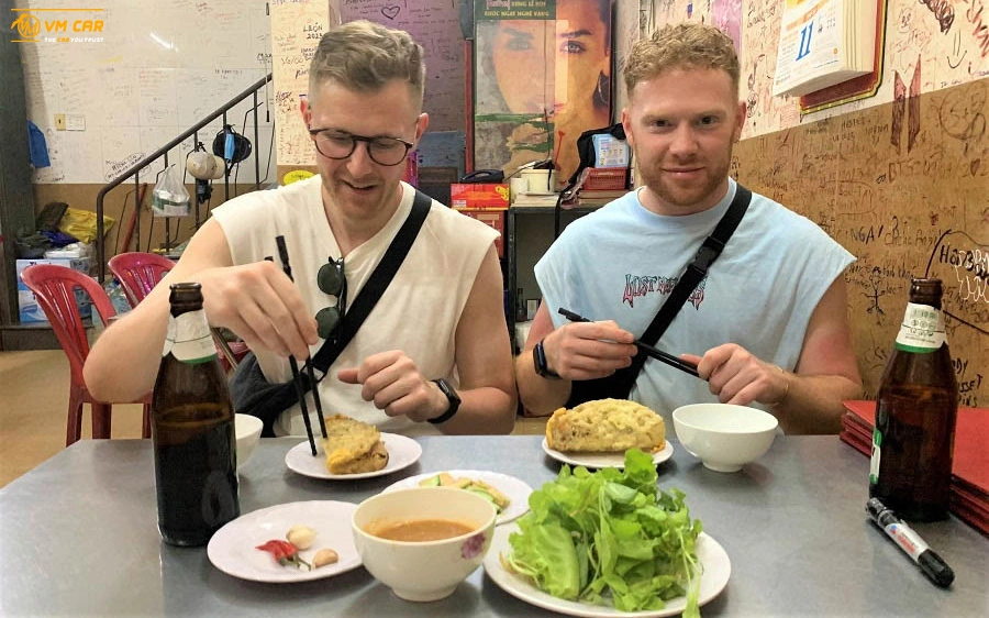 Hue street food tour with Banh Khoai