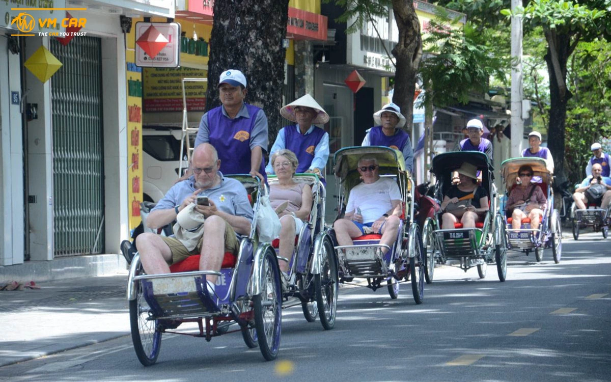Hue street food tour