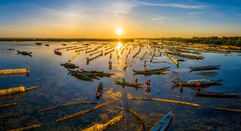 Sunset on Tam Giang Lagoon tour