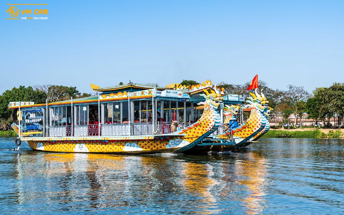 Dragon boat trip: one day in Hue