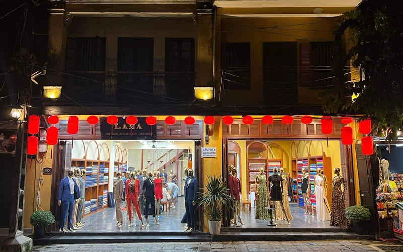 Lana tailor in Hoi An