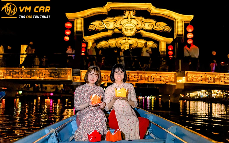 Release a paper lantern on Hoai River