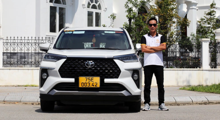 Hue To Lao Bao Border By Car 6 VM 7 seats Car