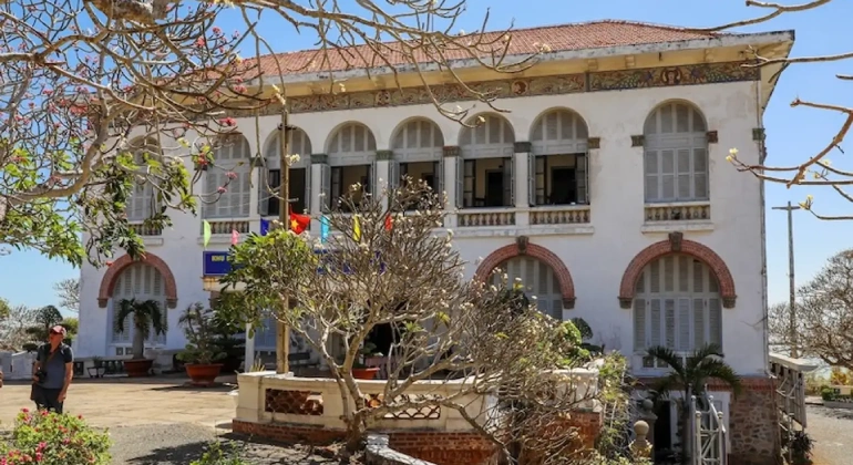 White Palale in Phu My port to Vung Tau by car