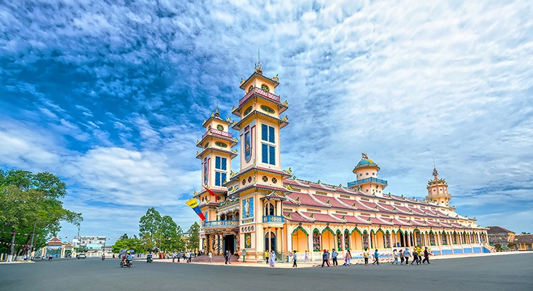 Ho Chi Minh to Tay Ninh car rental