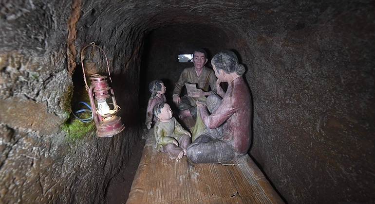 Cu Chi tunnel half day tour