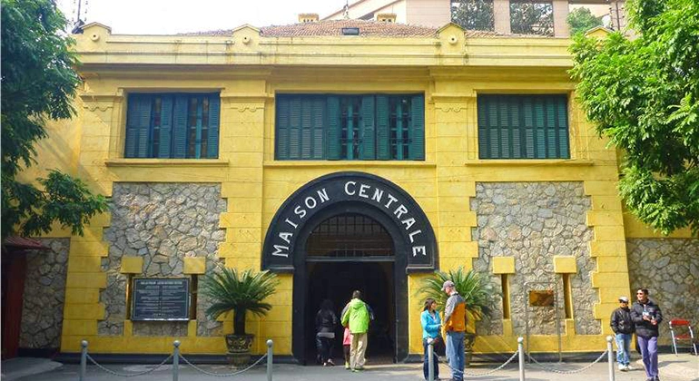 Hoa Lo in Hanoi city tour full day