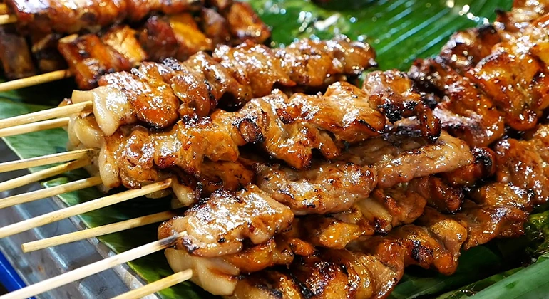 Hanoi street food walking tour with thit xien nuong