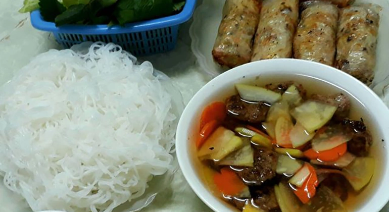 Hanoi street food tour with bun cha & nem ran