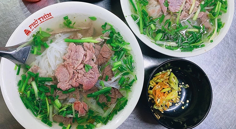 Hanoi street food tour with Pho bo