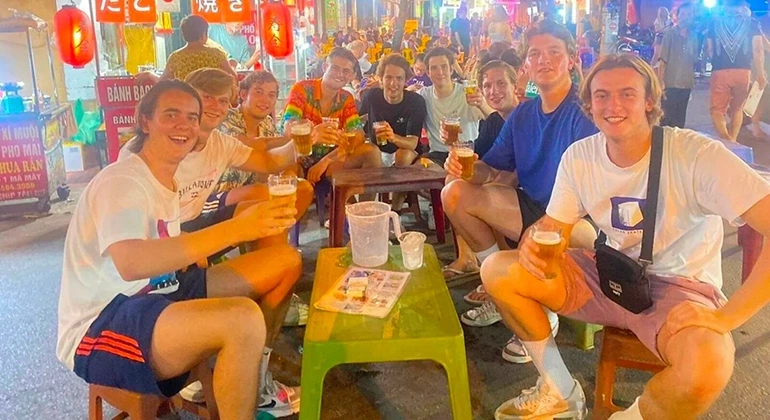 drink beer in Hanoi street food walking tour