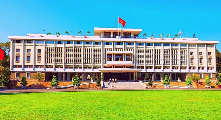 Independence Palace & Cu Chi tunnels full day tour