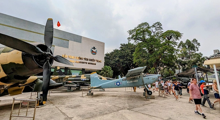 War Remnants Museum & Cu Chi tunnels full day tour