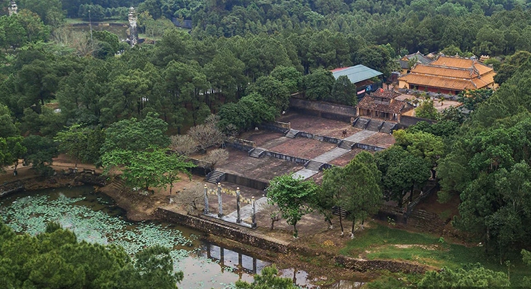 Thieu Tri Hue tomb tour