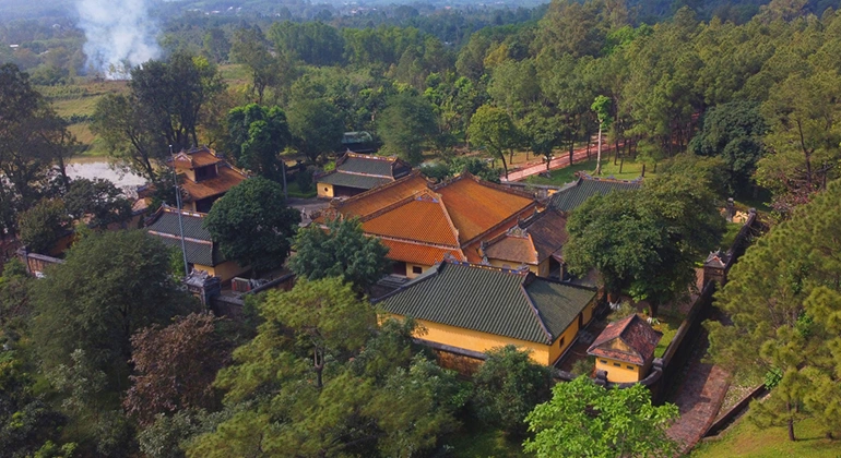 Dong Khanh Hue tomb tour