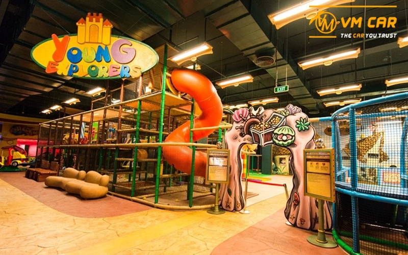 young explorer at Fantasy Park Ba Na Hills