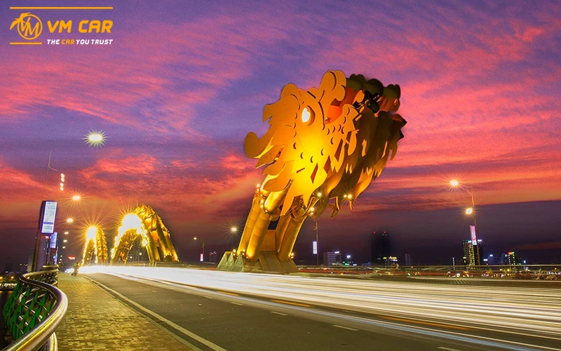 Dragon Bridge at night