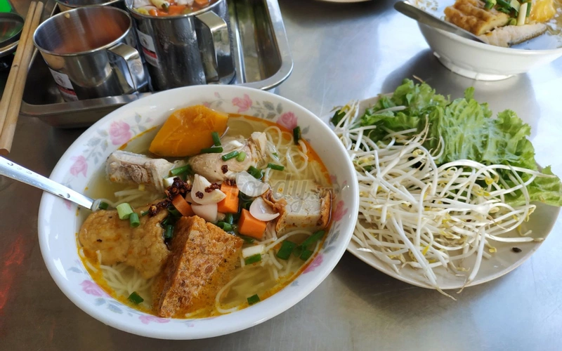 Bun cha ca for breakfast in Da Nang
