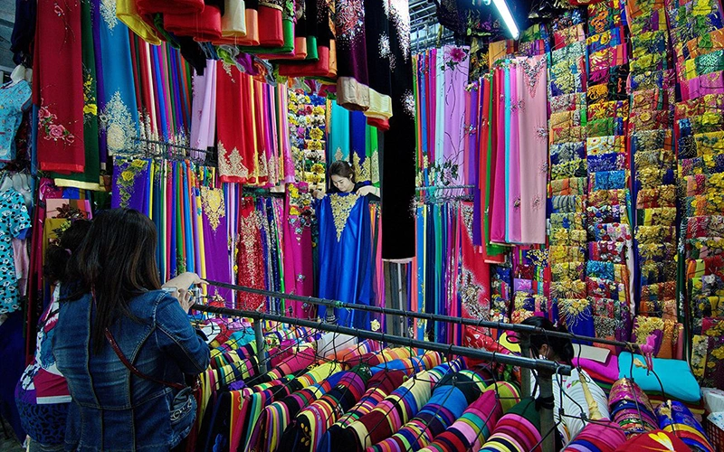 Floor 3 of Dong Ba market