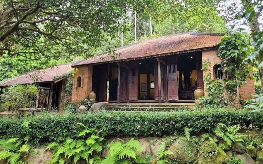 Antique Exhibit House Dinh Dong Art Museum