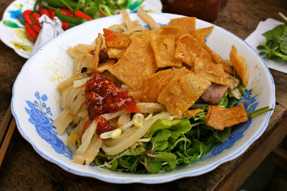 Cao Lau street food in Hoi An