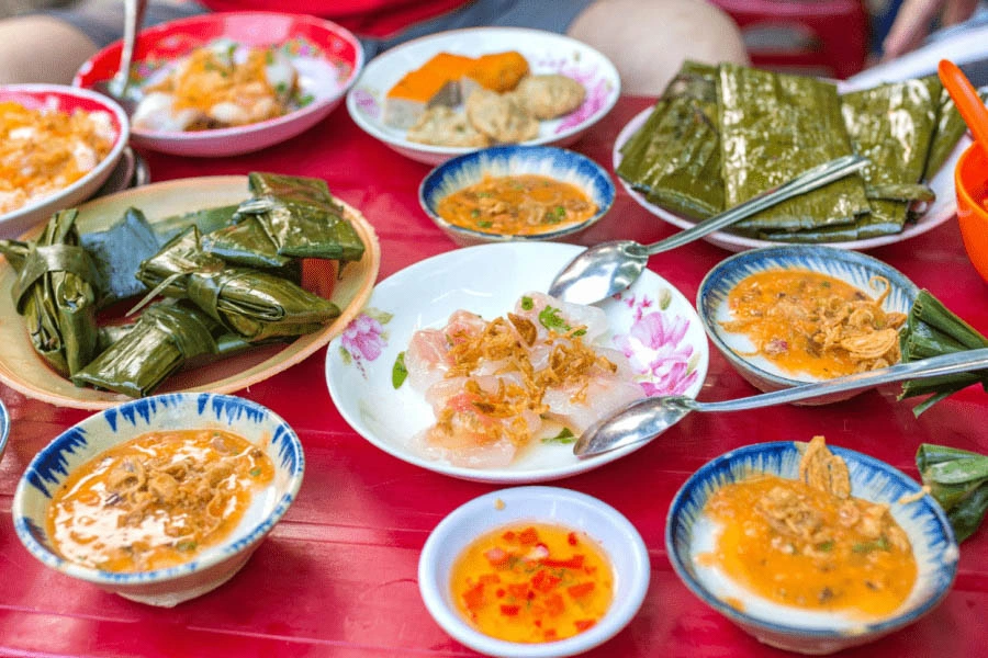 Hue food: beo, nam, loc