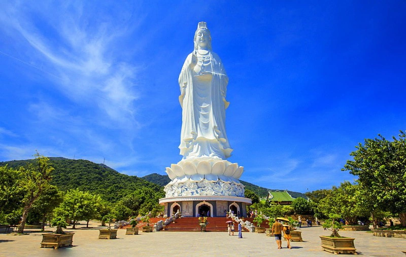 The statue of Lady Buddha