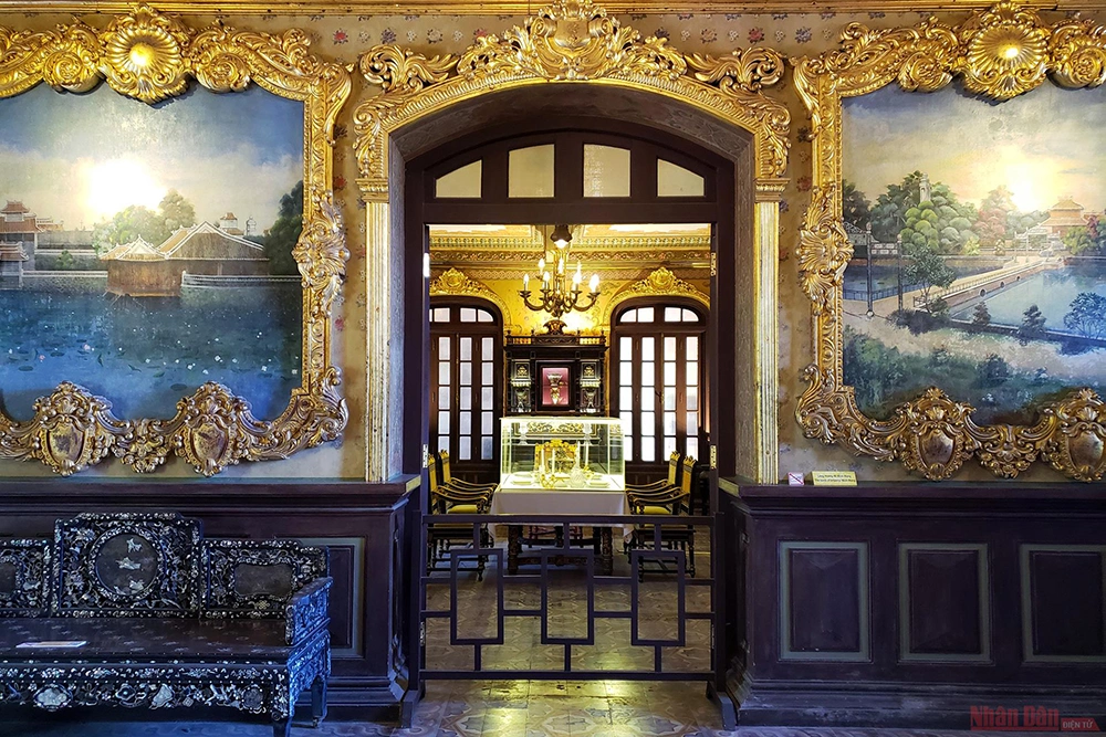 inside An Dinh Palace