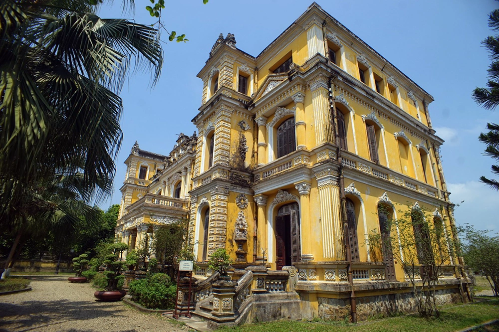 Khai Tuong Pavilion at An Dinh Palace