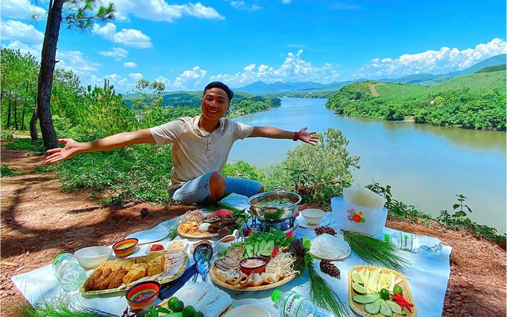 Picnic in fresh natural scenery