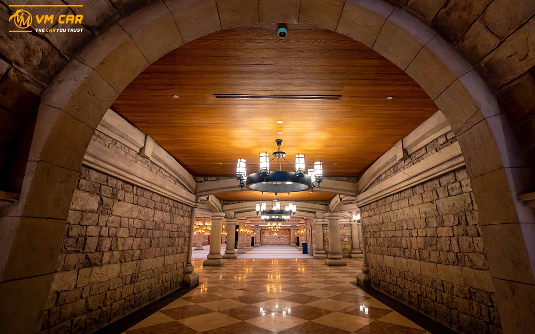 Lunar Castle: Mighty Wolf