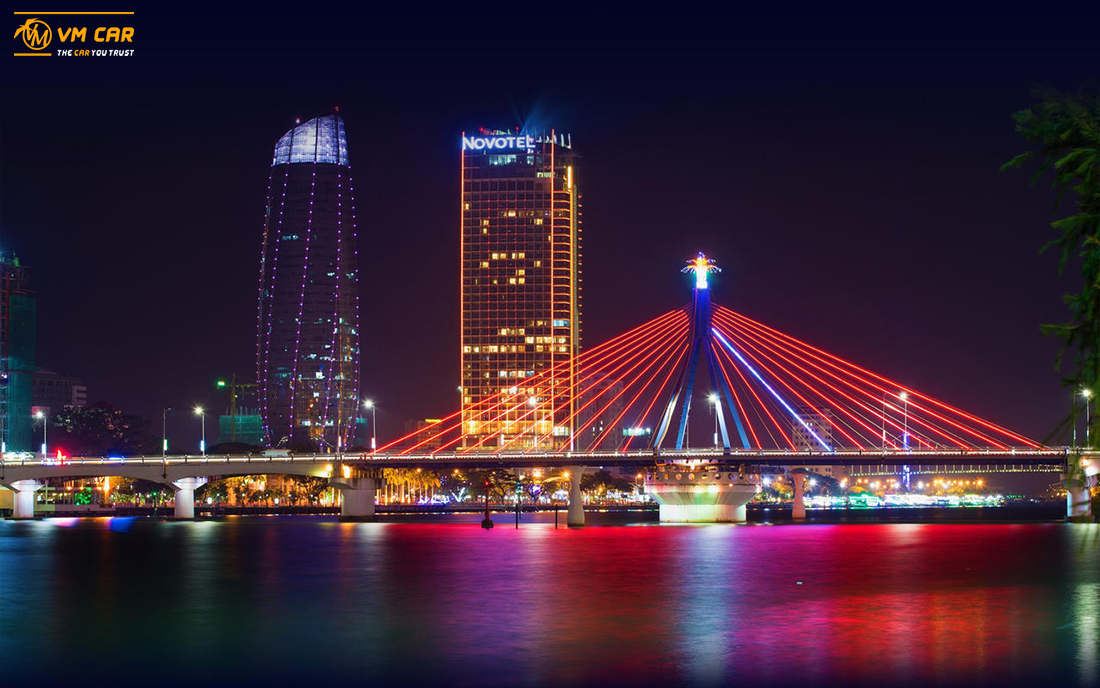 Things to do in Da Nang at night: colorful Han Bridge