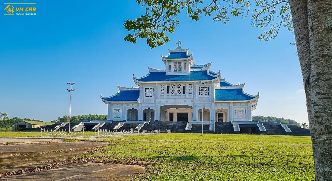 Hue to Phong Nha Cave by car with La Vang