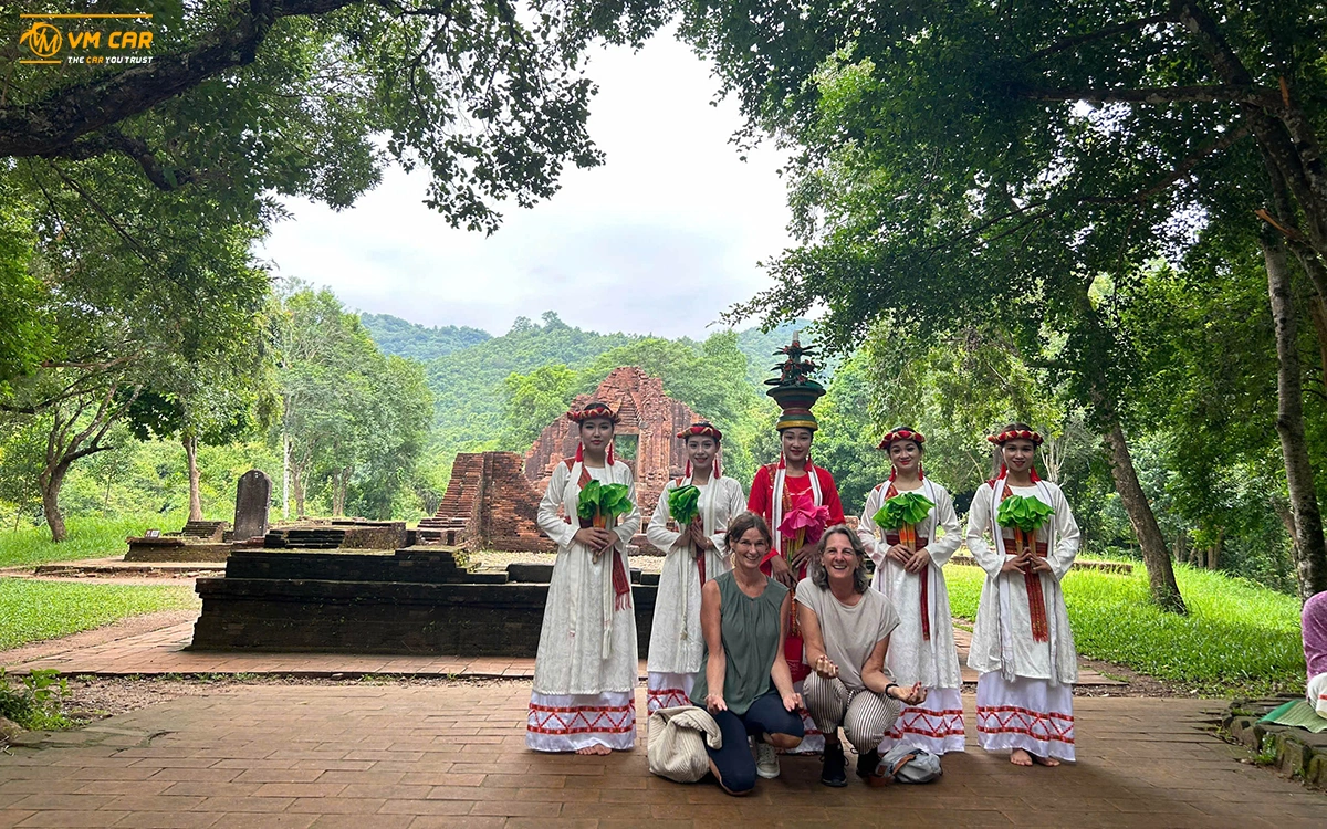 Cham dance performance place