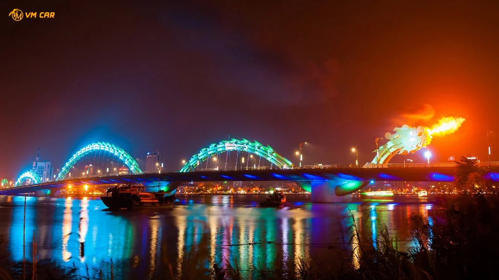 Dragon Bridge fire-breathing at night