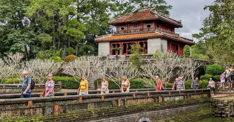 Dong Hoi to Hue by car