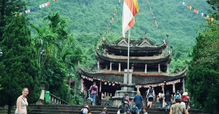 Hanoi to Huong Pagoda by car